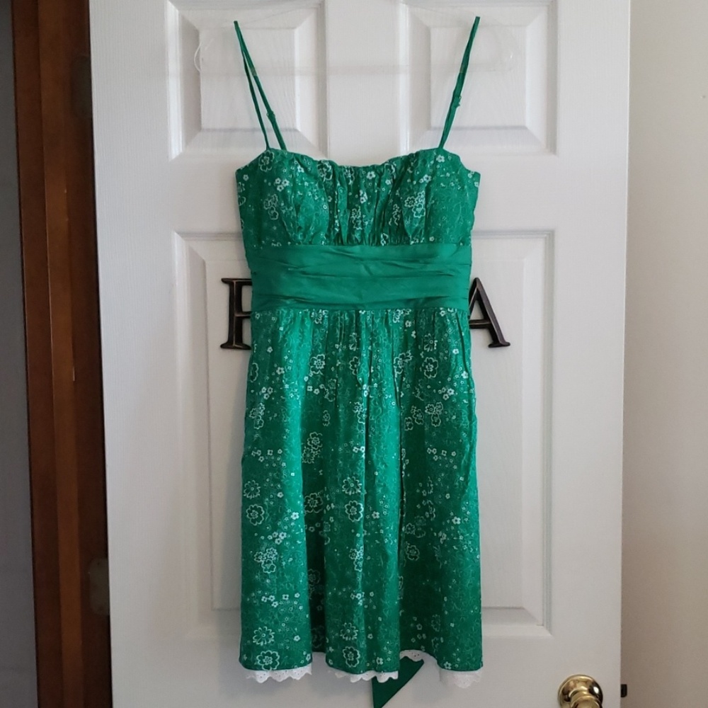 🍒Pin-up🍒NWOT Breaking Loose green dress